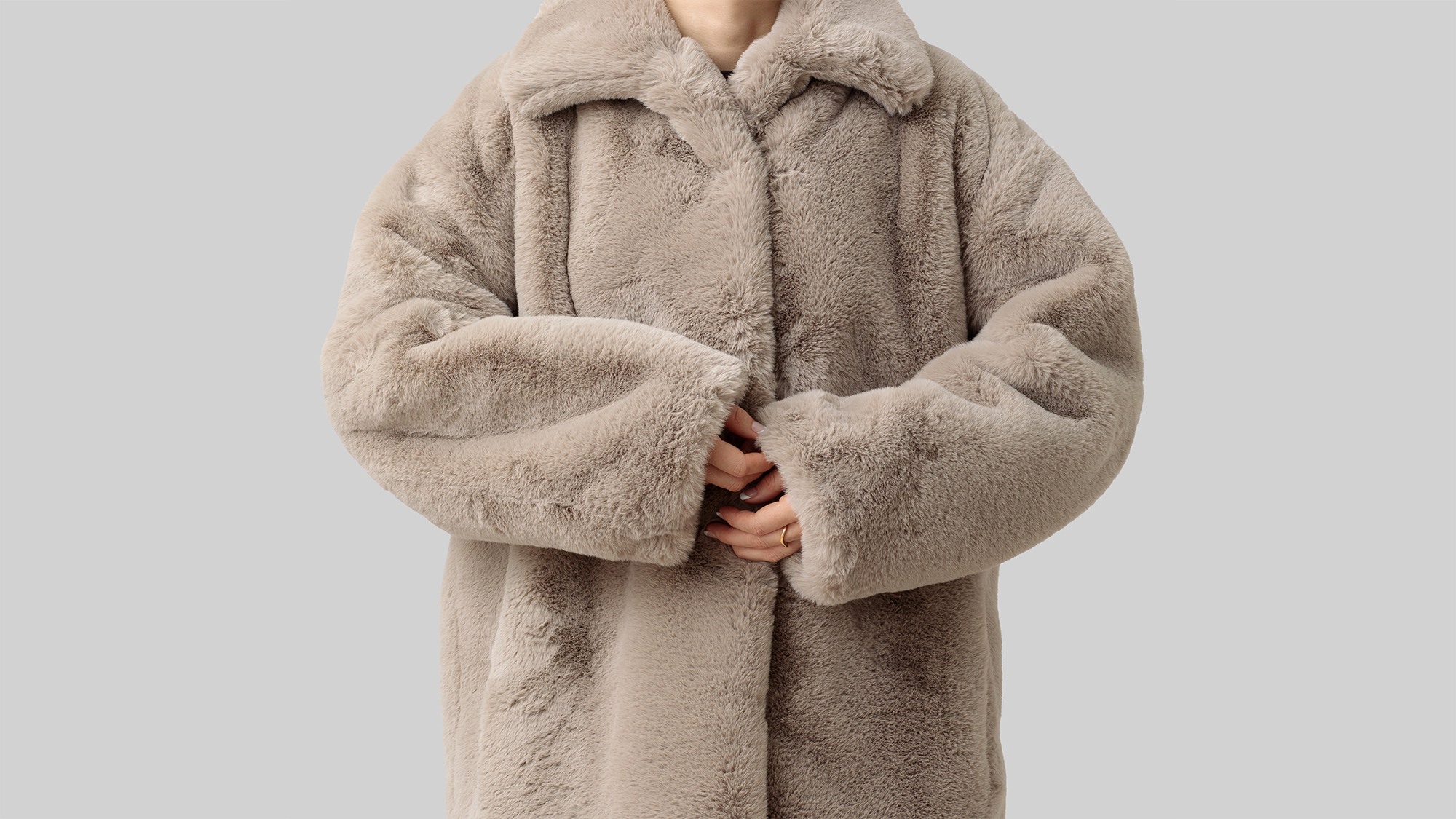 日曜まで値下　thehighlights ザハイライツ　eco-fur coat eco-fur' – thehighlights