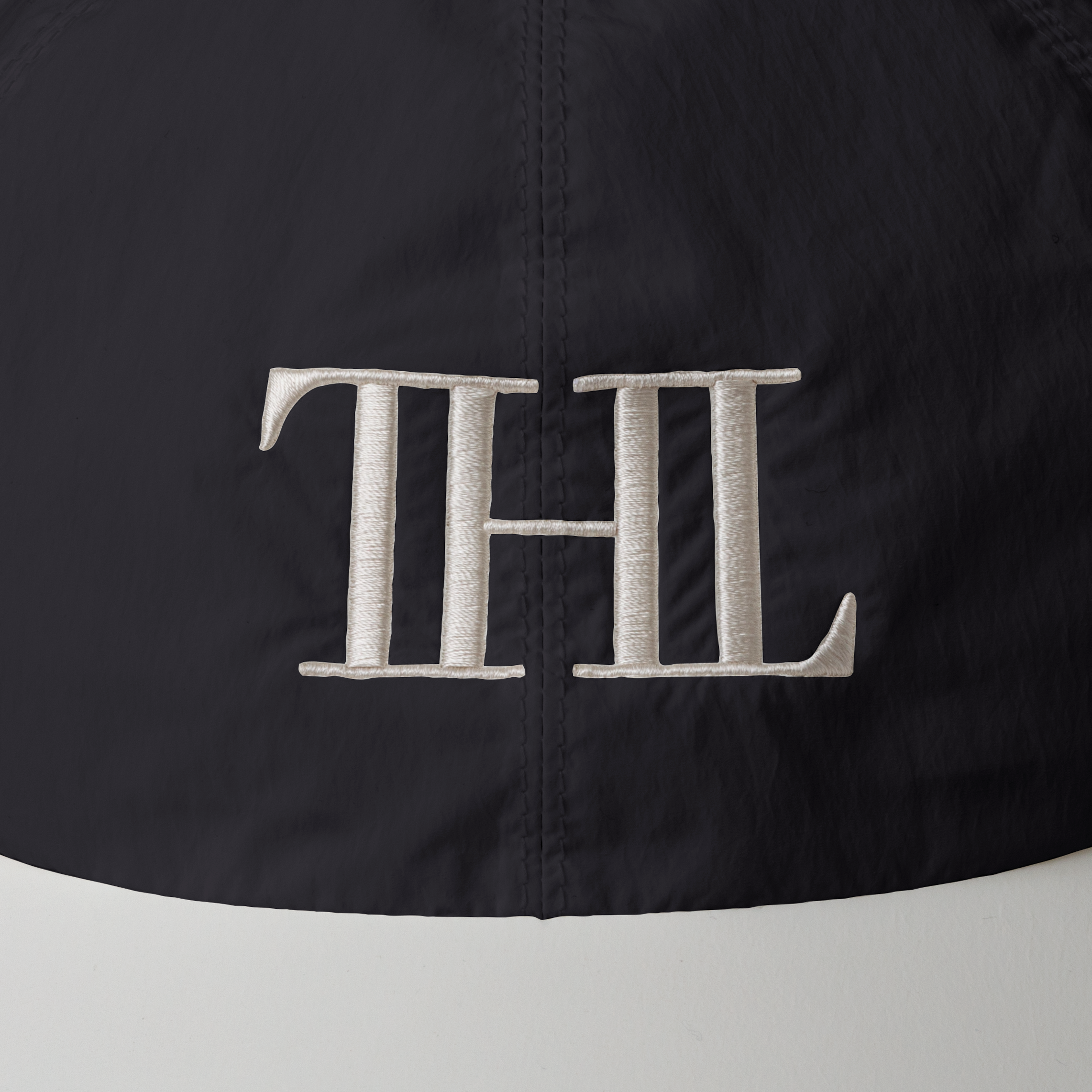 soft 'cap' black/white